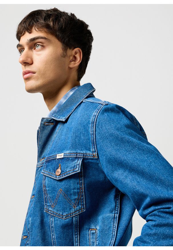 Wrangler - MESKA KURTKA JEANSOWA WRANGLER CLASSIC JACKET STONEWASH 112362737. Okazja: na co dzień. Typ kołnierza: kaptur. Materiał: jeans. Styl: casual, klasyczny, elegancki
