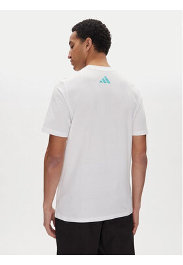 Adidas - adidas T-Shirt Mercedes - AMG Petronas Formula One Team DNA Graphic JV5456 Biały Regular Fit. Kolor: biały. Materiał: bawełna
