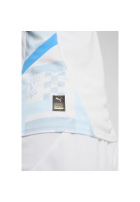 Puma - Młodzieżowa koszulka domowa Olympique Marsylia 24/25 PUMA White Bleu Azur Blue. Kolor: niebieski, wielokolorowy, biały. Sport: piłka nożna #1