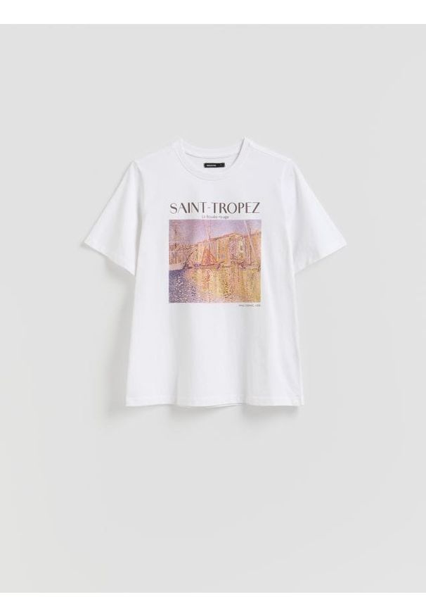 Reserved - T-shirt z połyskującym nadrukiem - biały. Kolor: biały. Materiał: dzianina, bawełna. Wzór: nadruk