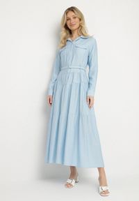 Born2be - Niebieska Wiskozowa Sukienka Ozdobiona Paskiem i Guzikami Ronitte. Okazja: na co dzień. Kolor: niebieski. Materiał: wiskoza. Wzór: aplikacja. Sezon: wiosna, lato. Styl: elegancki, casual, klasyczny #1