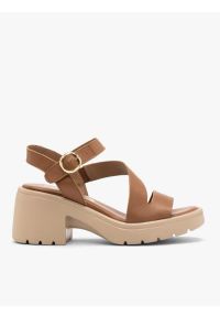 Ryłko - Jasnobrązowe sandały damskie z platformą. Zapięcie: sprzączka. Kolor: brązowy. Materiał: skóra. Sezon: lato. Obcas: na platformie. Styl: street, elegancki #1