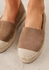 Renee - Brązowe Espadryle VICES w Klasycznym Stylu na Platformie z Plecionką Cherimare. Kolor: brązowy. Wzór: kwiaty. Sezon: lato. Obcas: na platformie. Styl: klasyczny #9