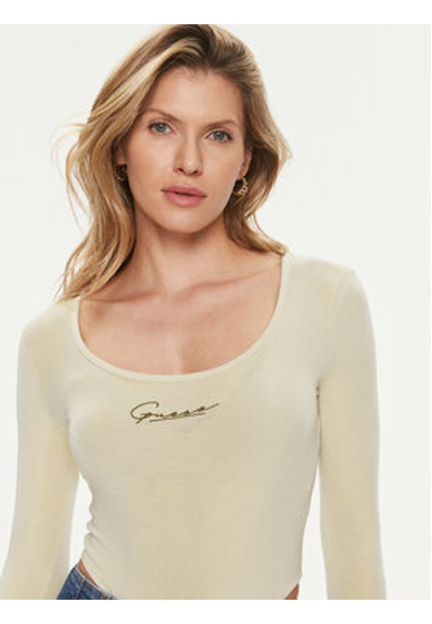 Guess Body Allycia V4RP05 KC2V0 Beżowy Slim Fit. Kolor: beżowy. Materiał: syntetyk