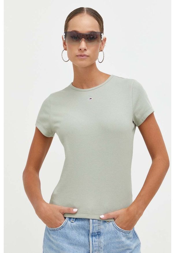 Tommy Jeans t-shirt damski kolor zielony. Okazja: na co dzień. Kolor: zielony. Materiał: bawełna, dzianina, prążkowany. Wzór: aplikacja. Styl: casual
