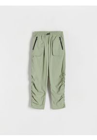 Reserved - Spodnie parachute - jasnozielony. Kolor: zielony. Materiał: tkanina #1