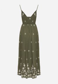 Born2be - Zielona Sukienka z Wiskozy Ozdobiona Haftami Lunireia. Okazja: na co dzień. Typ kołnierza: dekolt w kształcie V. Kolor: zielony. Materiał: wiskoza. Długość rękawa: na ramiączkach. Wzór: aplikacja, haft. Typ sukienki: proste. Styl: casual #2