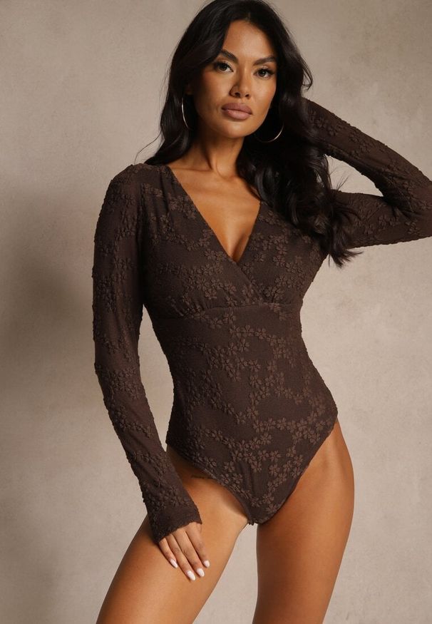 Renee - Brązowe Body Longsleeve z Koronki z Bawełną Zenisesa. Okazja: na imprezę, na co dzień. Typ kołnierza: kołnierzyk stójkowy. Kolor: brązowy. Materiał: koronka, bawełna. Długość rękawa: długi rękaw. Długość: długie. Wzór: koronka. Styl: casual, elegancki
