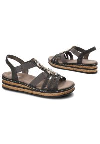 Szare Sandały Rieker Wygodne Buty Damskie. Okazja: na co dzień, na spacer. Zapięcie: bez zapięcia, pasek. Kolor: szary. Wzór: gładki, paski. Materiał: skóra ekologiczna, materiał. Sezon: lato. Obcas: na koturnie. Styl: casual, elegancki. Wysokość obcasa: średni