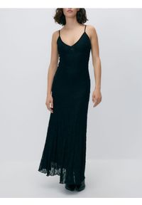 Reserved - Kreszowana sukienka maxi - czarny. Kolor: czarny. Materiał: dzianina. Typ sukienki: proste. Długość: maxi #1