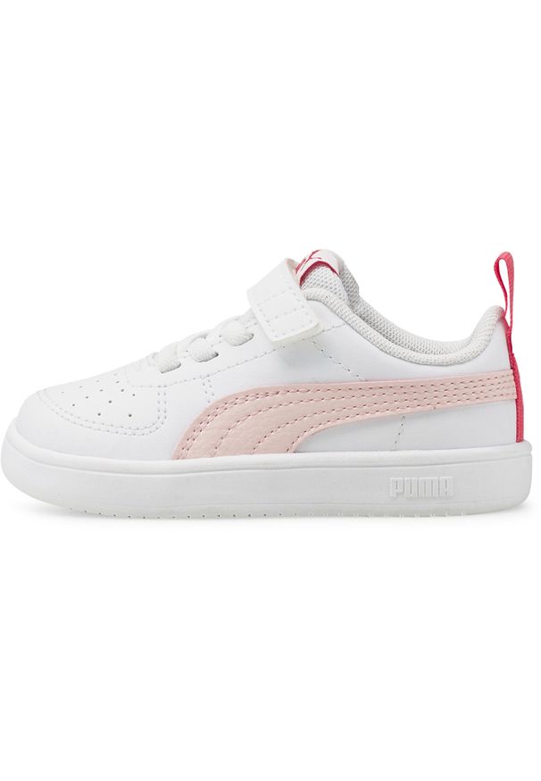 Buty sportowe dziecięce Puma Rickie AC. Kolor: różowy, biały, wielokolorowy. Materiał: syntetyk, skóra. Szerokość cholewki: normalna. Sport: turystyka piesza