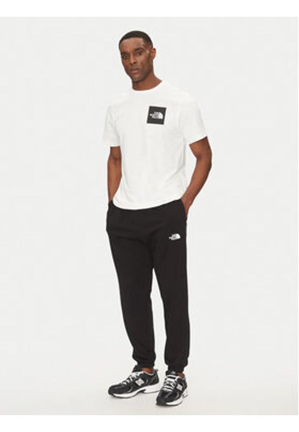 The North Face Spodnie dresowe Simple Dome Light NF0A8C41 Czarny Regular Fit. Kolor: czarny. Materiał: bawełna, syntetyk