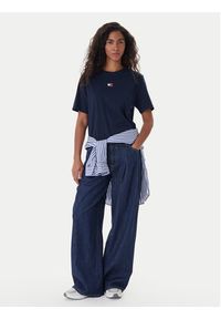 Tommy Jeans T-Shirt Badge DW0DW22202 Granatowy Boxy Fit. Kolor: niebieski. Materiał: bawełna #4