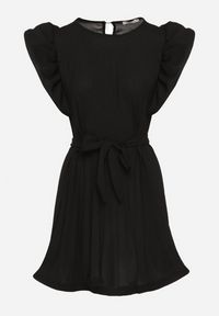 Born2be - Czarna Plisowana Sukienka z Materiałowym Paskiem w Talii i Ozdobnymi Falbankami Christi. Typ kołnierza: kołnierz z falbankami. Kolor: czarny. Materiał: materiał. Typ sukienki: rozkloszowane #5