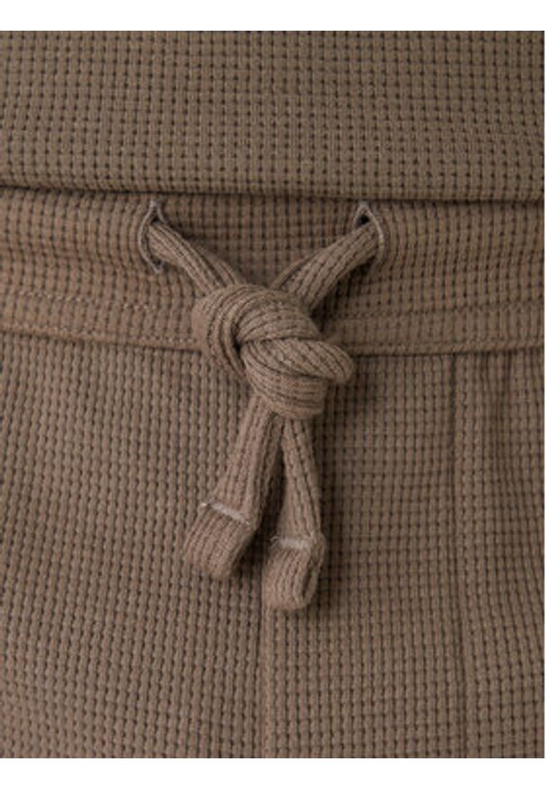 BOSS Szorty sportowe Waffle 50535884 Brązowy Regular Fit. Kolor: brązowy. Materiał: syntetyk. Styl: sportowy