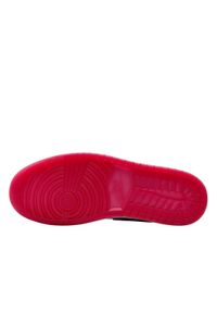 Nike Air Jordan 1 Low SE "Black Toe" Sneakersy męskie. Kolor: czarny. Materiał: materiał, syntetyk, guma, skóra. Szerokość cholewki: normalna. Sezon: lato. Model: Nike Air Jordan #4