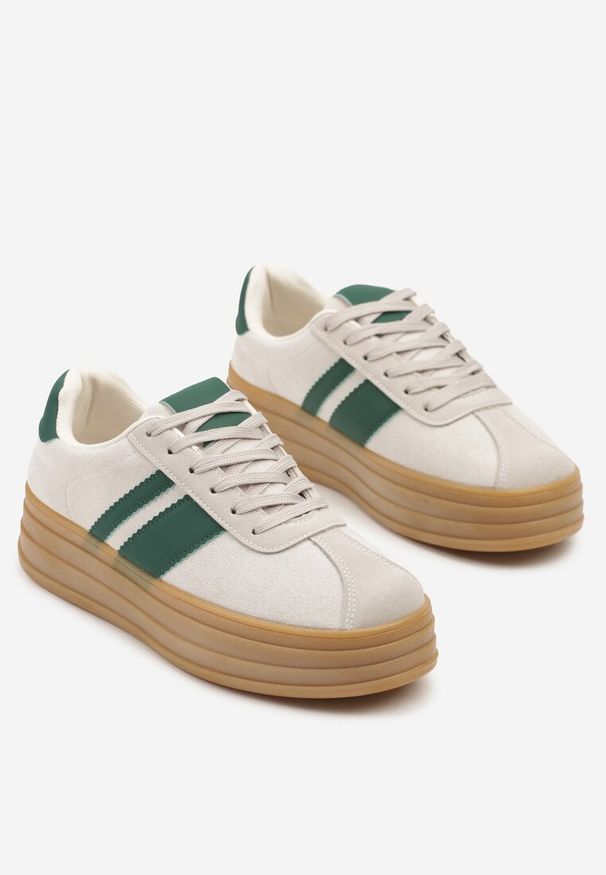 Renee - Beżowe Sneakersy Kultowe Tenisówki z Ozdobnymi Paskami Vandell. Okazja: na co dzień. Zapięcie: pasek. Kolor: beżowy. Materiał: jeans. Szerokość cholewki: normalna. Wzór: paski