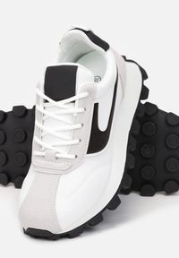 Born2be - Biało-Czarne Sneakersy Sarra. Nosek buta: okrągły. Kolor: biały. Materiał: materiał. Szerokość cholewki: normalna #2