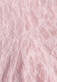 Renee - Różowa Sukienka z Koronki Ozdobiona Rozkloszowanymi Rękawami Cinalata. Kolor: różowy. Materiał: koronka. Wzór: aplikacja, koronka. Typ sukienki: rozkloszowane. Styl: elegancki, klasyczny #9