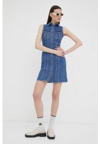 Lee sukienka jeansowa kolor granatowy mini dopasowana. Kolor: niebieski. Materiał: jeans. Typ sukienki: dopasowane. Długość: mini #4