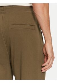 Hugo - HUGO Spodnie dresowe Dwellrom 50479164 Khaki Relaxed Fit. Kolor: brązowy. Materiał: bawełna #4