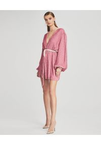 RETROFETE - Różowa sukienka z cekinami Gabrielle. Kolor: różowy, wielokolorowy, fioletowy. Materiał: materiał. Wzór: aplikacja. Długość: mini #5