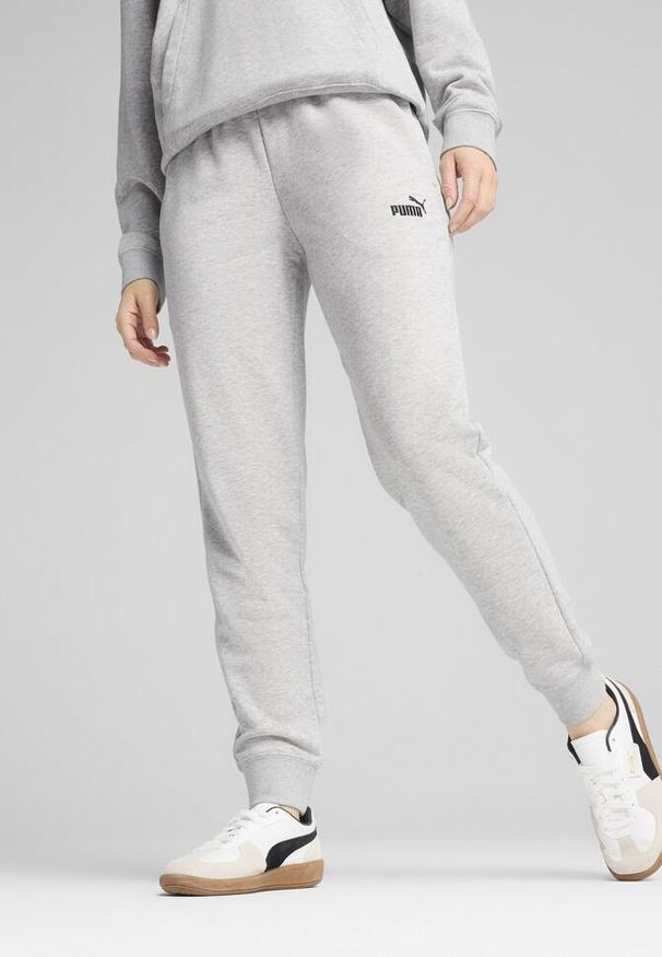 Puma - Damskie spodnie dresowe z małym logo No.1 ESS PUMA Light Gray Heather. Kolor: wielokolorowy, czarny, szary. Materiał: dresówka