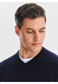 Pako Lorente - PAKO LORENTE – Granatowy bawełniany sweter v-neck. Okazja: na co dzień. Kolor: czarny, niebieski, fioletowy. Materiał: bawełna. Sezon: jesień. Styl: casual #8