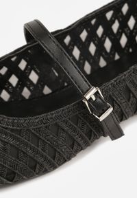 Born2be - Czarne Balerinki Ozdobione Ażurowym Motywem i Paskiem Nonaniassi. Okazja: na co dzień. Zapięcie: pasek. Kolor: czarny. Materiał: jeans. Wzór: ażurowy, aplikacja. Styl: casual, elegancki #5