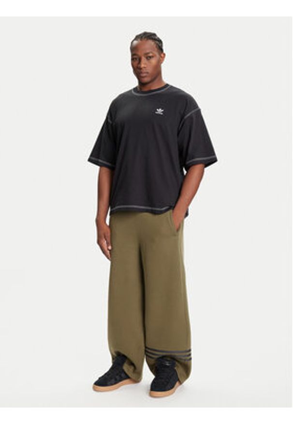 Adidas - adidas Spodnie dresowe Neuclassics JW5444 Zielony Loose Fit. Kolor: zielony. Materiał: syntetyk, bawełna