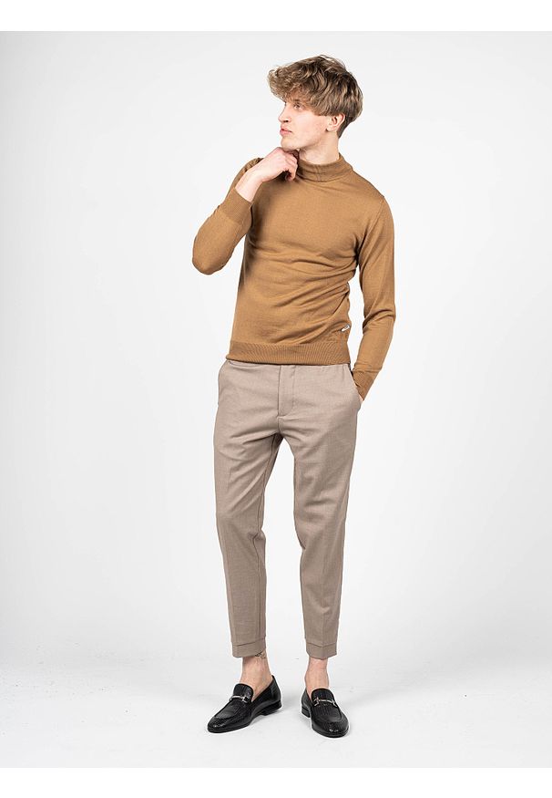 Takeshy Kurosawa Sweter | 83476 | Maglia Lupetto Calato Lana | Mężczyzna | Brązowy. Okazja: na co dzień. Kolor: brązowy. Materiał: akryl, wełna. Styl: casual