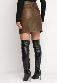 Born2be - Brązowa Spódnica Mini z Ekoskóry z Regularną Talią Velliana. Kolor: brązowy