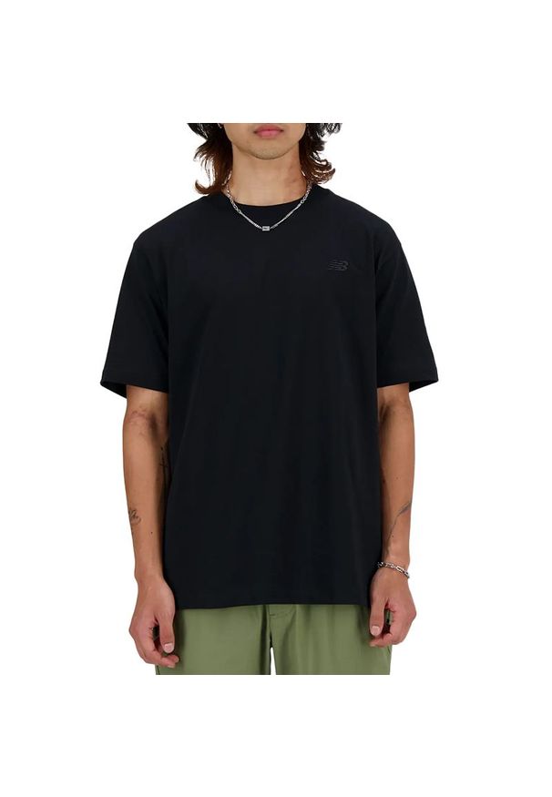 Koszulka New Balance MT41533BK - czarna. Kolor: czarny. Materiał: materiał, bawełna. Długość rękawa: krótki rękaw. Długość: krótkie