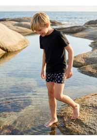 Sinsay - Szorty kąpielowe z nadrukiem piłek nożnych - czarny. Kolor: czarny. Wzór: nadruk #1