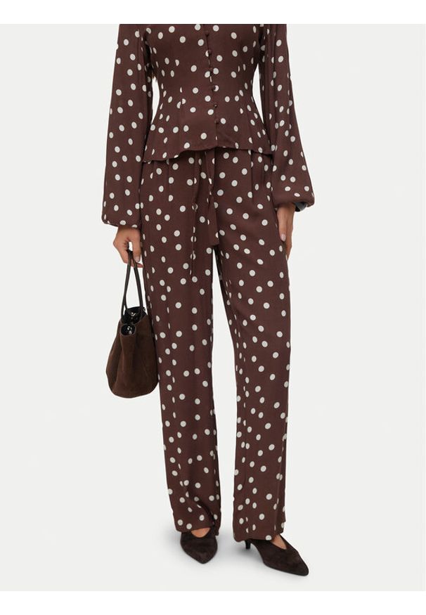 Vero Moda Spodnie materiałowe Elisa 10347961 Brązowy Loose Fit. Kolor: brązowy. Materiał: wiskoza