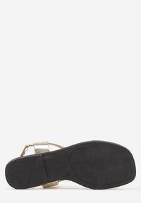 Renee - Złote Sandały Typu Japonki Ozdobione Metaliczną Aplikacją Grynyra. Kolor: złoty. Wzór: aplikacja. Sezon: lato #7