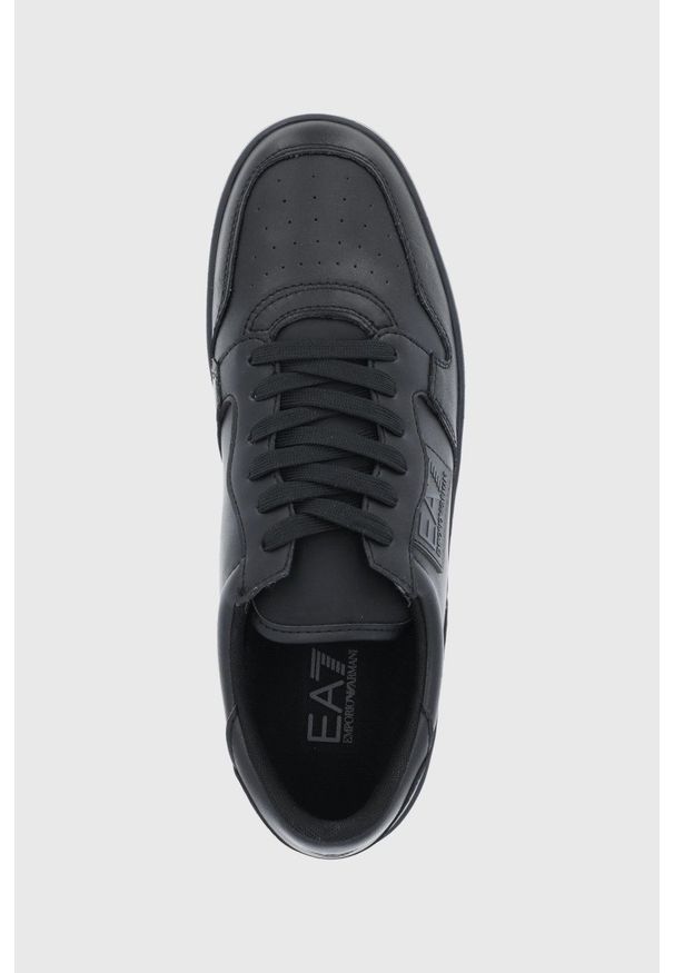 EA7 Emporio Armani Buty kolor czarny na płaskiej podeszwie. Nosek buta: okrągły. Zapięcie: sznurówki. Kolor: czarny. Materiał: guma. Obcas: na płaskiej podeszwie