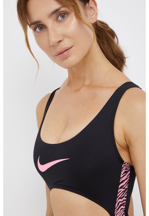 Nike Strój kąpielowy kolor czarny miękka miseczka. Kolor: czarny. Materiał: poliester. Wzór: nadruk