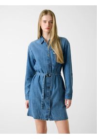 Guess Jeans Sukienka codzienna 180487 Niebieski Classic Fit. Okazja: na co dzień. Kolor: niebieski. Typ sukienki: proste. Styl: casual #1