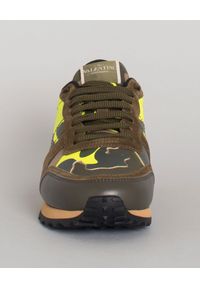VALENTINO - Sneakersy Camouflage Rockrunner. Kolor: brązowy. Materiał: dresówka, guma. Wzór: moro #5