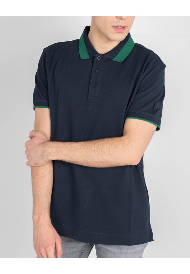 Invicta Koszulka Polo | 4452240 / U | Mężczyzna | Granatowy. Okazja: na co dzień. Typ kołnierza: polo. Kolor: niebieski. Materiał: bawełna. Długość rękawa: krótki rękaw. Wzór: aplikacja. Styl: klasyczny, casual