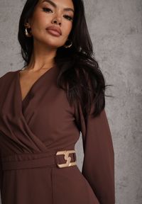 Renee - Brązowa Elegancka Sukienka o Kopertowym Kroju Zdobiona Aplikacją w Talii Zilendra. Kolor: brązowy. Wzór: aplikacja. Typ sukienki: kopertowe. Styl: elegancki #2