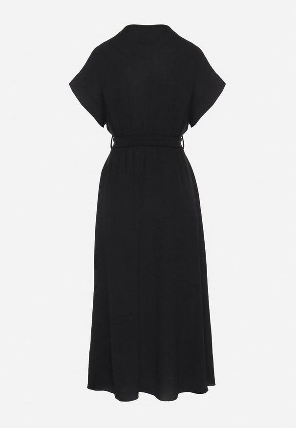 Born2be - Czarna Sukienka o Rozkloszowanym Kroju z Wiązanym Paskiem Sepelina. Okazja: na co dzień, na imprezę. Typ kołnierza: dekolt w kształcie V, dekolt kopertowy. Kolor: czarny. Sezon: wiosna, lato. Typ sukienki: rozkloszowane, kopertowe. Styl: elegancki, casual