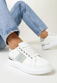 Born2be - Zielone Sneakersy Zanitha. Nosek buta: okrągły. Kolor: zielony. Materiał: skóra ekologiczna, materiał. Wzór: aplikacja. Obcas: na platformie