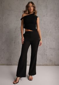 Renee - Czarne Spodnie Garniturowe VICES Typu Flare Tesilana. Okazja: na spotkanie biznesowe. Kolor: czarny. Styl: biznesowy #1