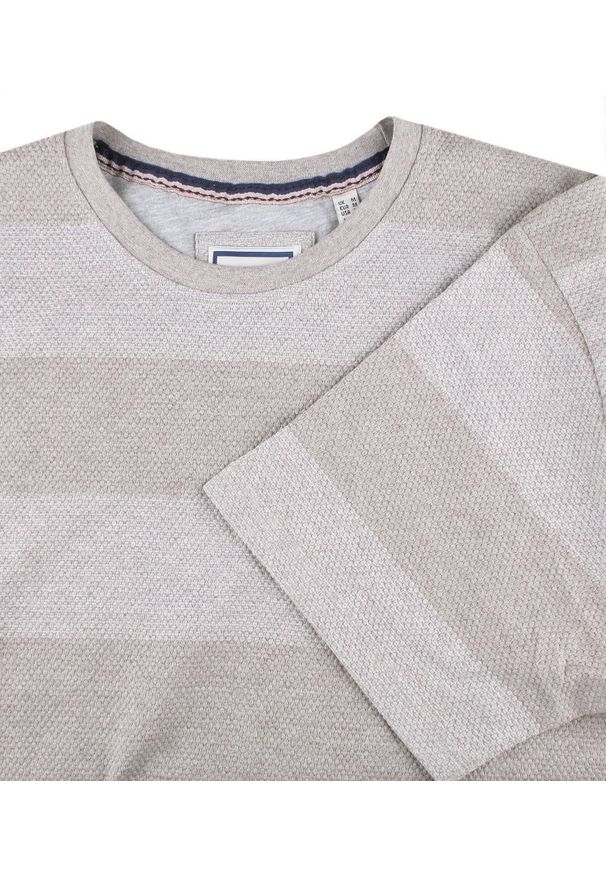 Dzianinowy T-Shirt Męski - Brave Soul - Odcienie Beżu. Okazja: na co dzień. Kolor: beżowy, wielokolorowy, brązowy. Materiał: wiskoza, bawełna, poliester. Wzór: prążki, paski. Sezon: wiosna, lato. Styl: casual