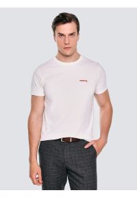 Big-Star - Koszulka męska z niewielkim nadrukiem na piersi biała Karr 100. Kolor: biały. Materiał: dzianina, bawełna, jeans. Długość rękawa: krótki rękaw. Długość: krótkie. Wzór: nadruk. Sezon: zima. Styl: wizytowy, klasyczny #1