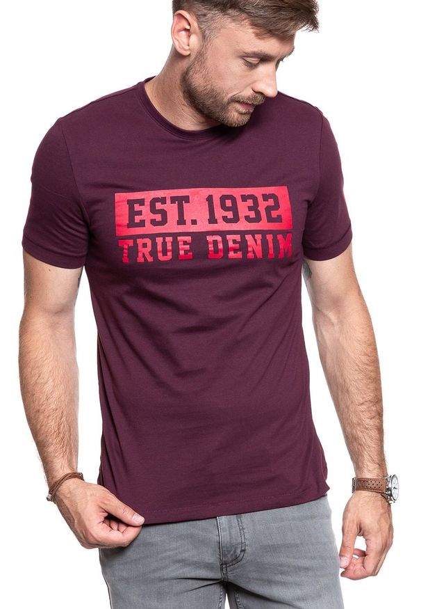 Mustang - MUSTANG T SHIRT Alex C Print WINETASTING 1008654 8355. Wzór: nadruk