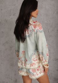 Renee - Zielona Koszula ze Stójką w Kwiatowy Print Dorirecea. Okazja: na co dzień. Typ kołnierza: kołnierzyk stójkowy. Kolor: zielony. Materiał: jeans. Wzór: kwiaty, nadruk. Styl: casual, retro, elegancki #5