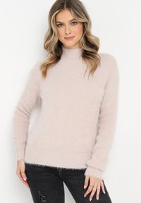 Born2be - Beżowy Sweter z Półgolfem i Dłuższym Włosiem Evassem. Kolor: beżowy. Materiał: dzianina. Długość rękawa: długi rękaw. Długość: długie